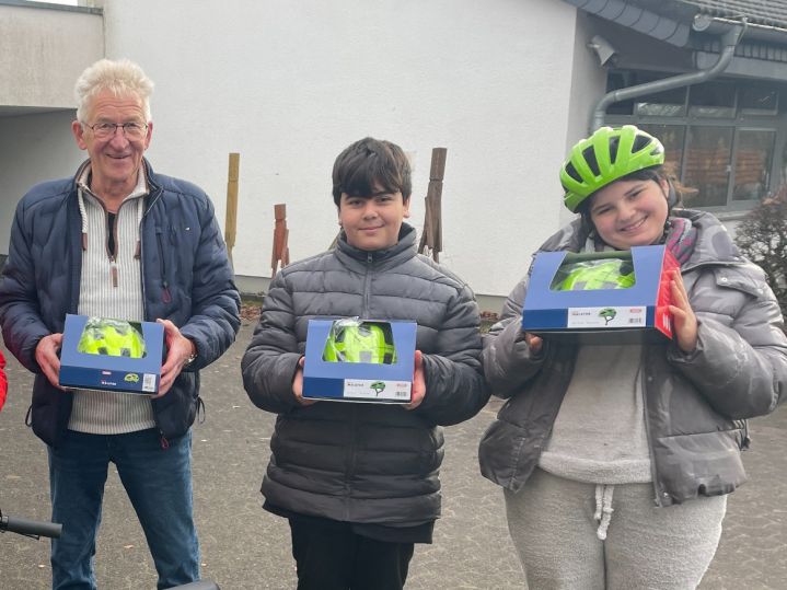 Neue Helme von der Verkehrswacht