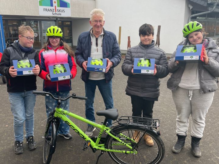 Neue Helme von der Verkehrswacht