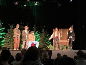 Besuch der Theater-AG des Petrinums im Kolpinghaus