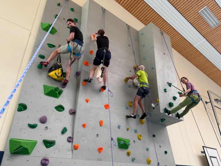 Neue Routen für die Kletterwand