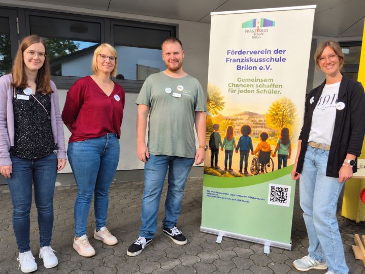 Gemeinschaft bewegt – Stand des Fördervereins auf dem Schulfest